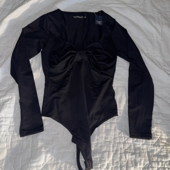 NWT Abrecrombie & Fitch Black Long Sleeve Cutout Bodysuit Size XS - Picture 1 of 16